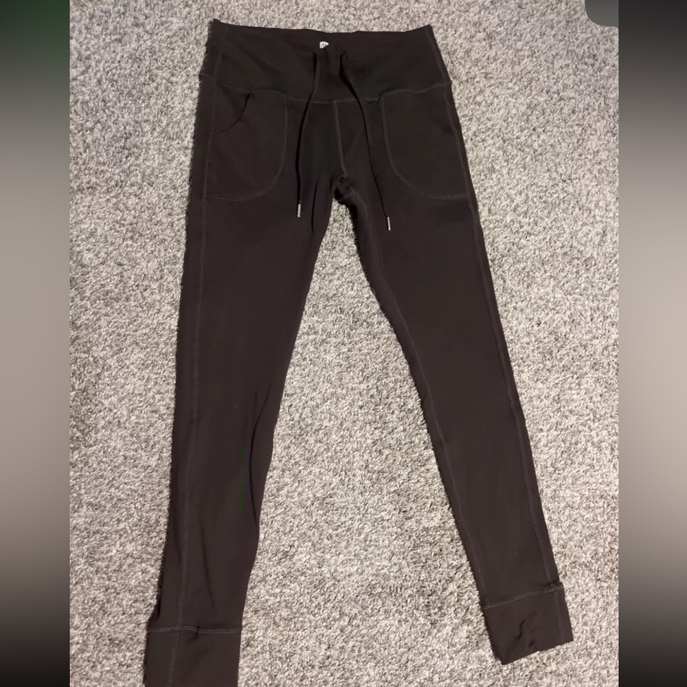 Born Primitive BP Pocket Leggings size Medium in Chocolate🤎